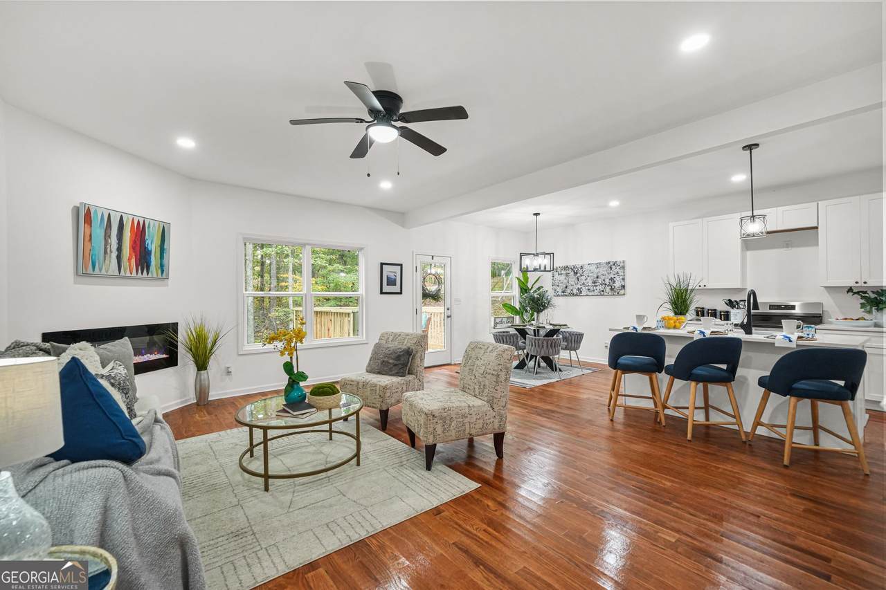 3925 Pine Shore Circle - Photo 1