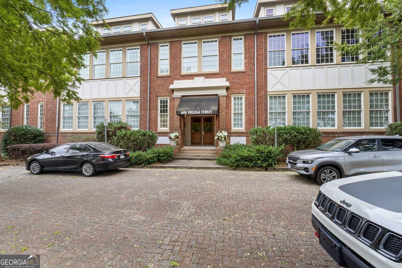 600 College Street - Photo 1