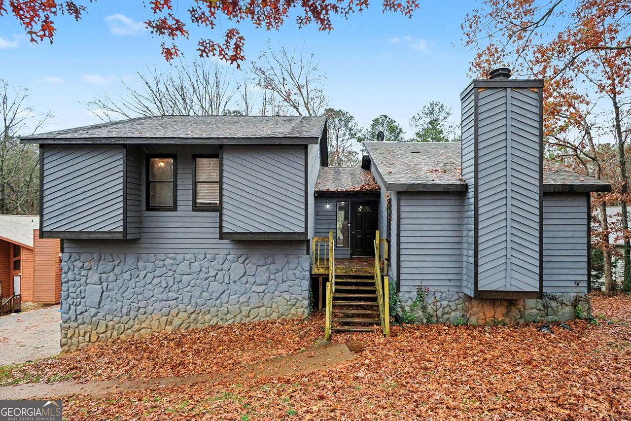 8608 Woodcreek Court - Photo 1