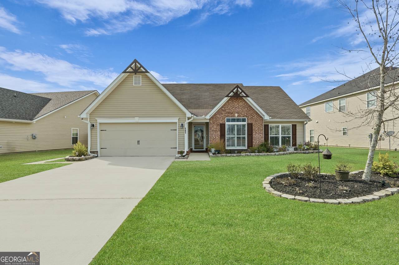 141 Grimsby Road - Photo 1