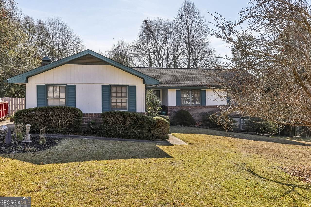 3199 Larkspur Circle - Photo 1