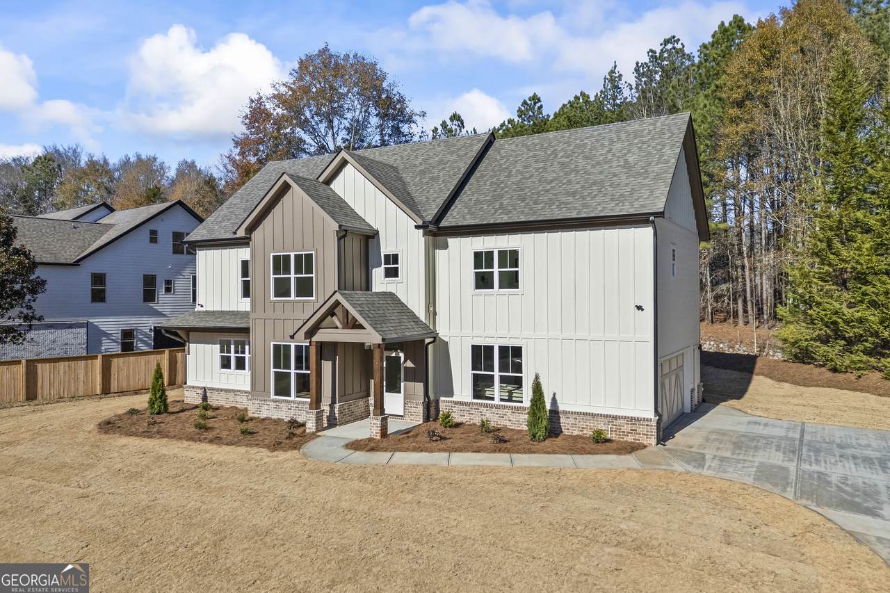 1040 Greenwood Circle - Photo 1