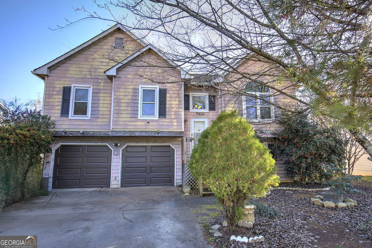 108 Thornwood Drive - Photo 1