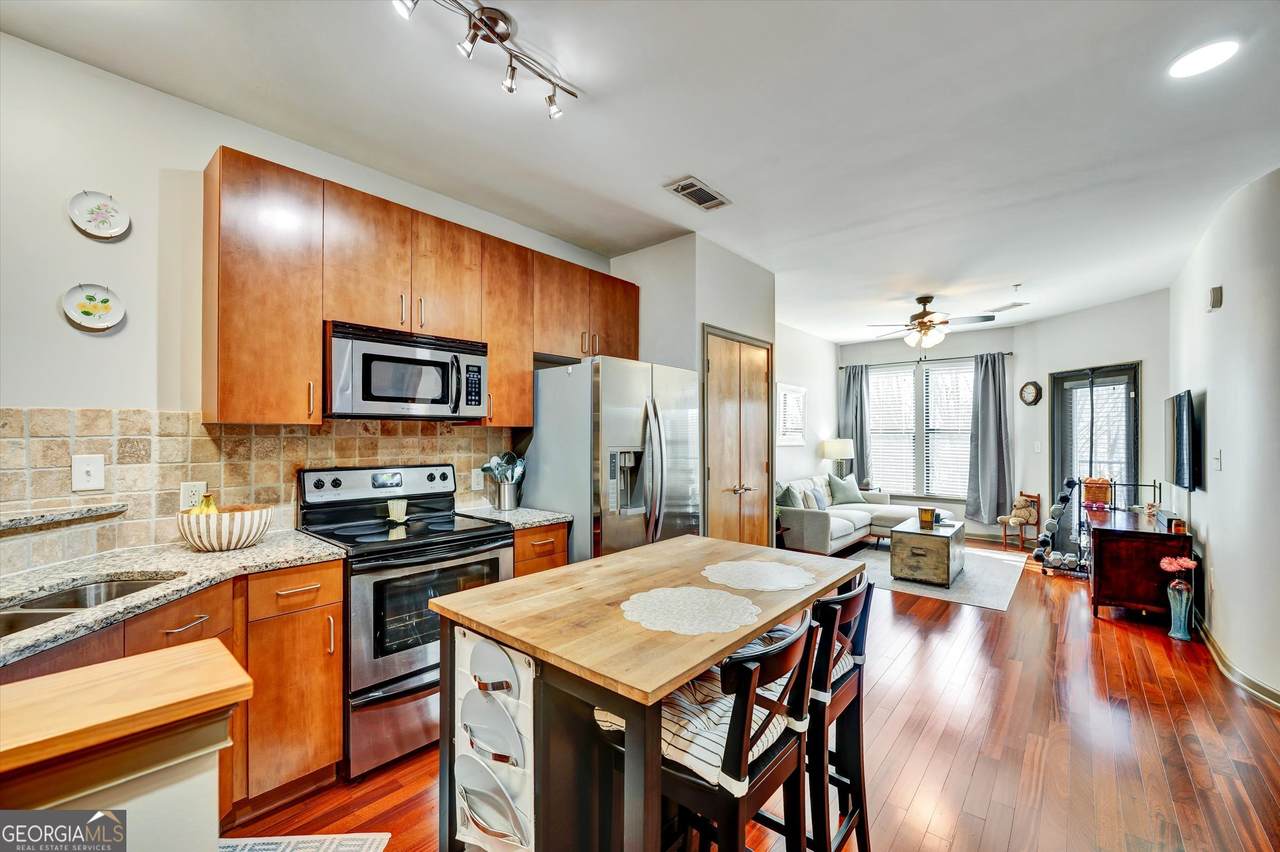 898 Oak Street - Photo 1