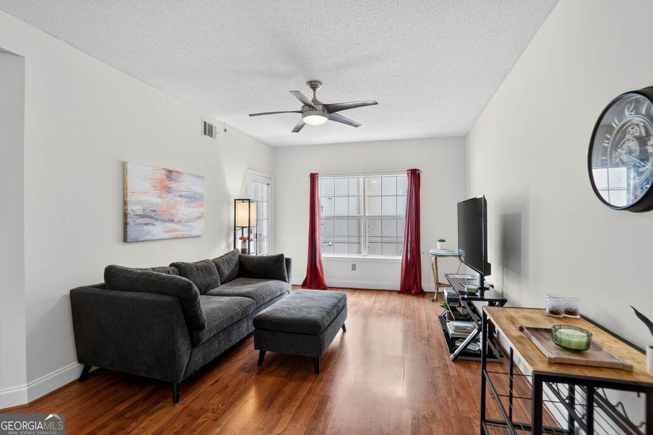 1074 Peachtree Walk - Photo 1