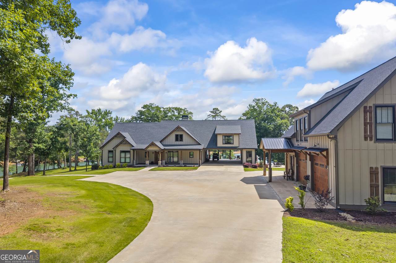 300 Black Point Drive - Photo 1