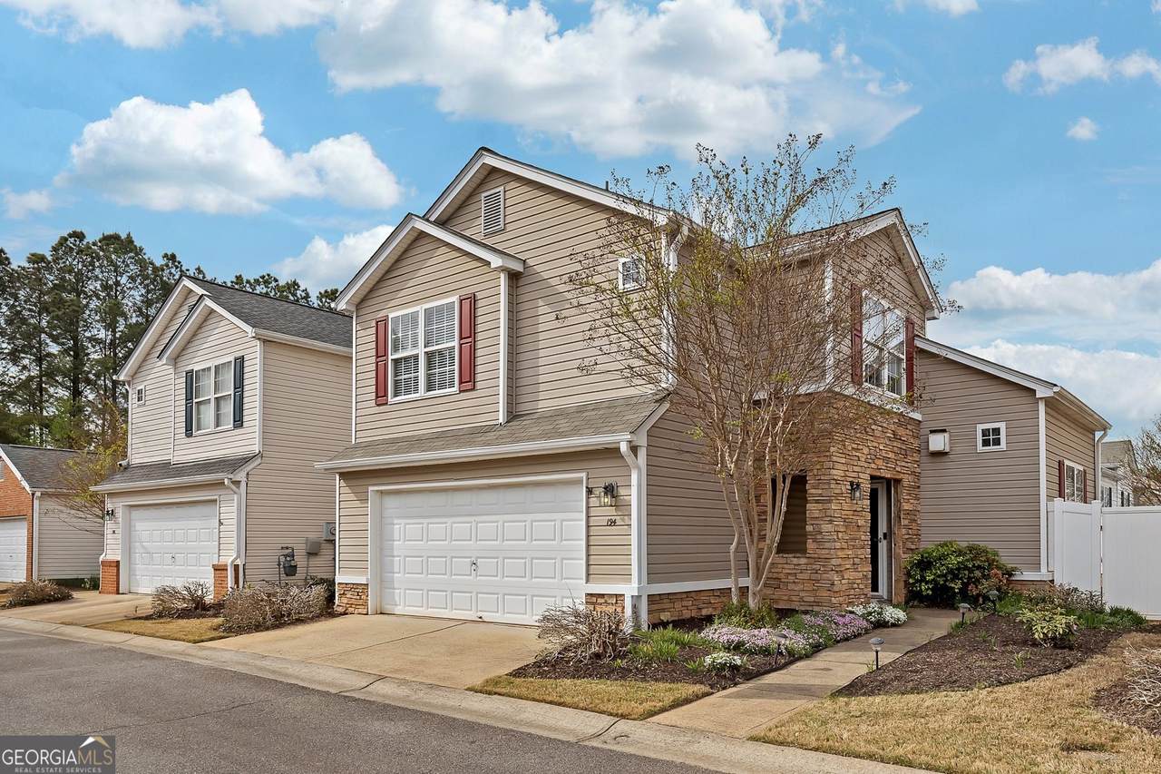 194 Oaks Place - Photo 1