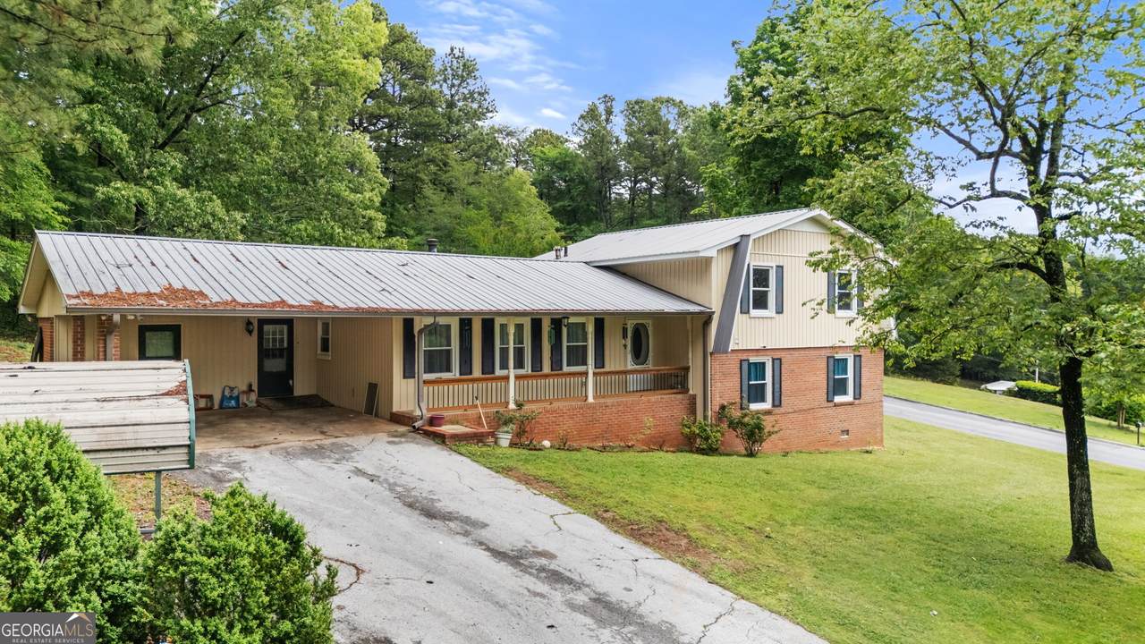 301 Briarwood Drive - Photo 1