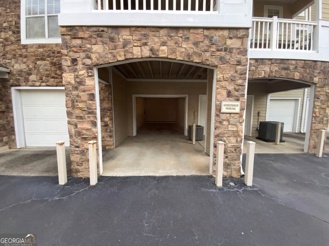 522 Sandringham Drive - Photo 1