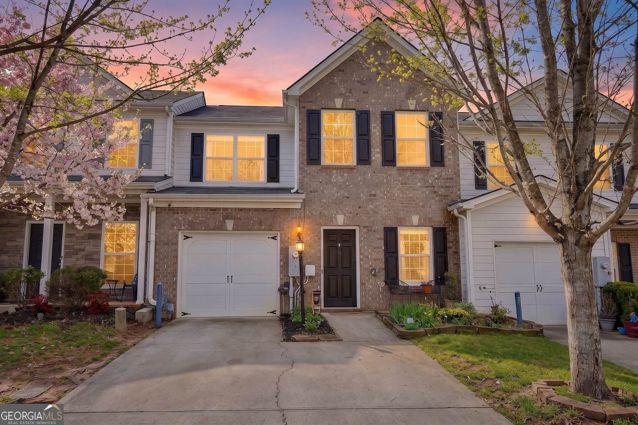 151 Spring Way Square - Photo 1
