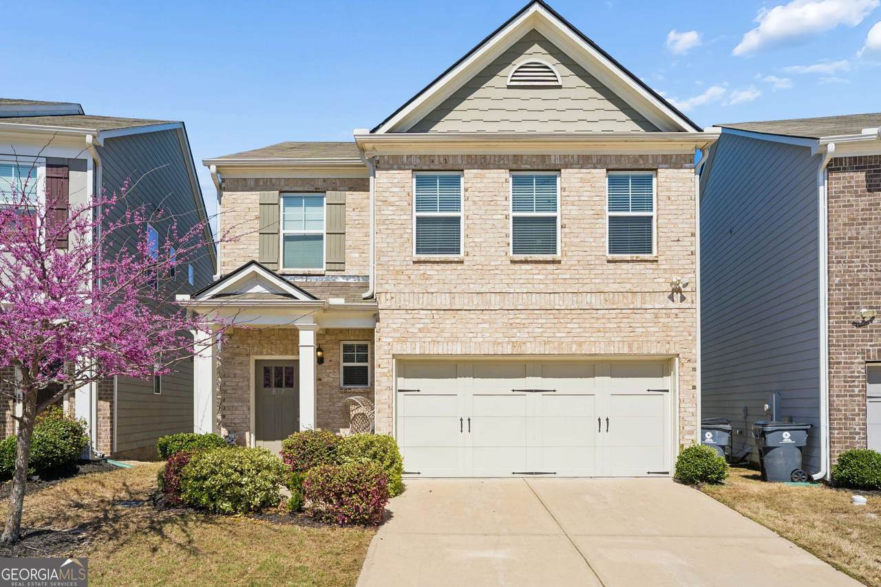 817 Regal Lane - Photo 1