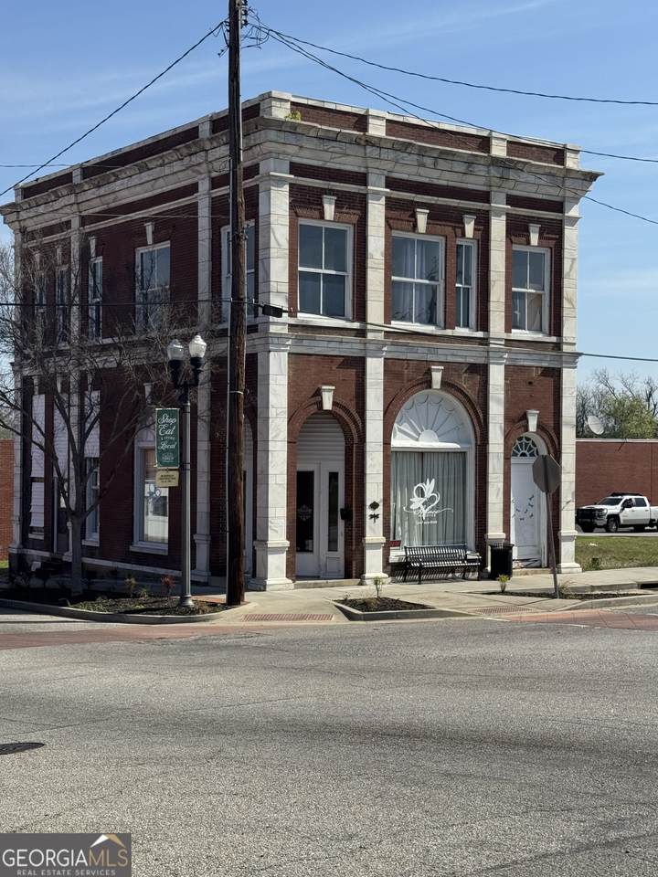 101 Mcintosh Street - Photo 1