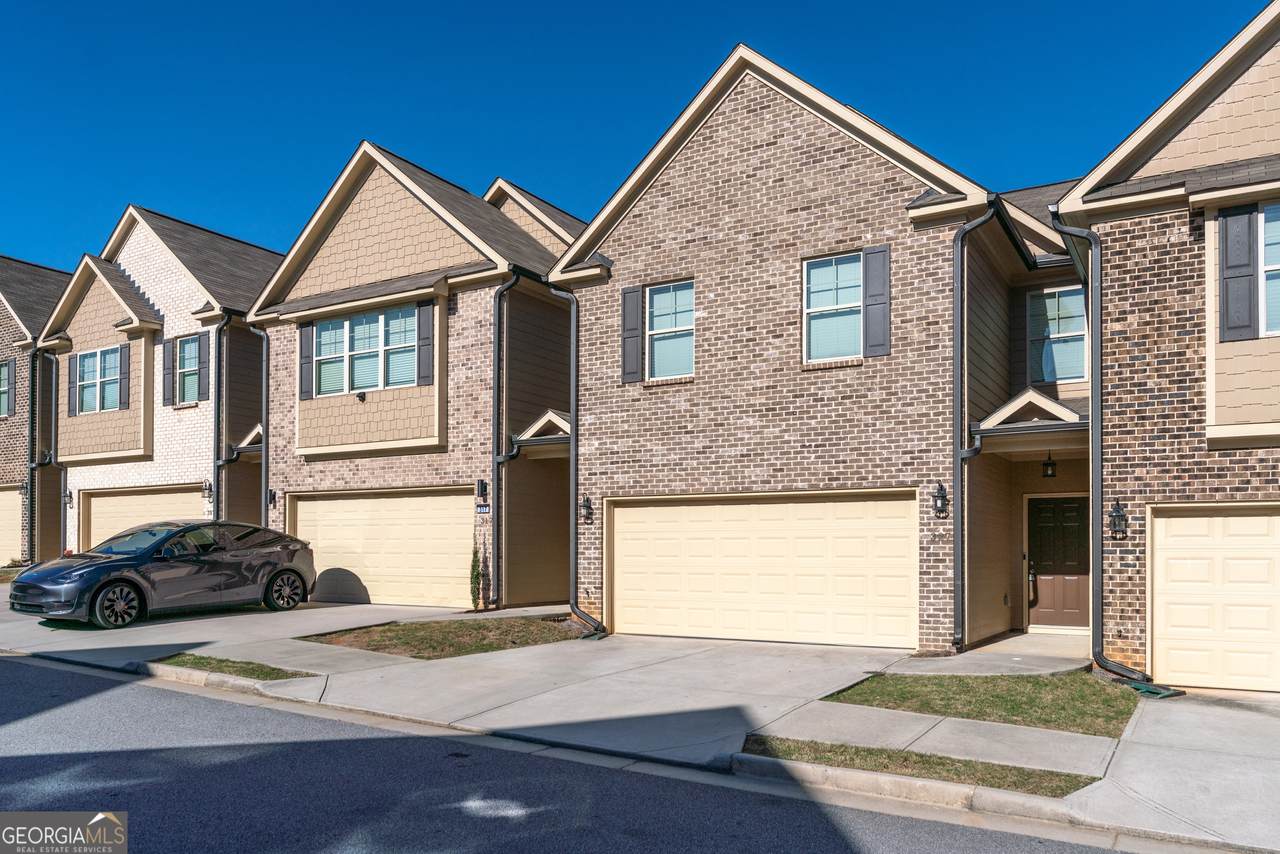 327 Cashes Court - Photo 1