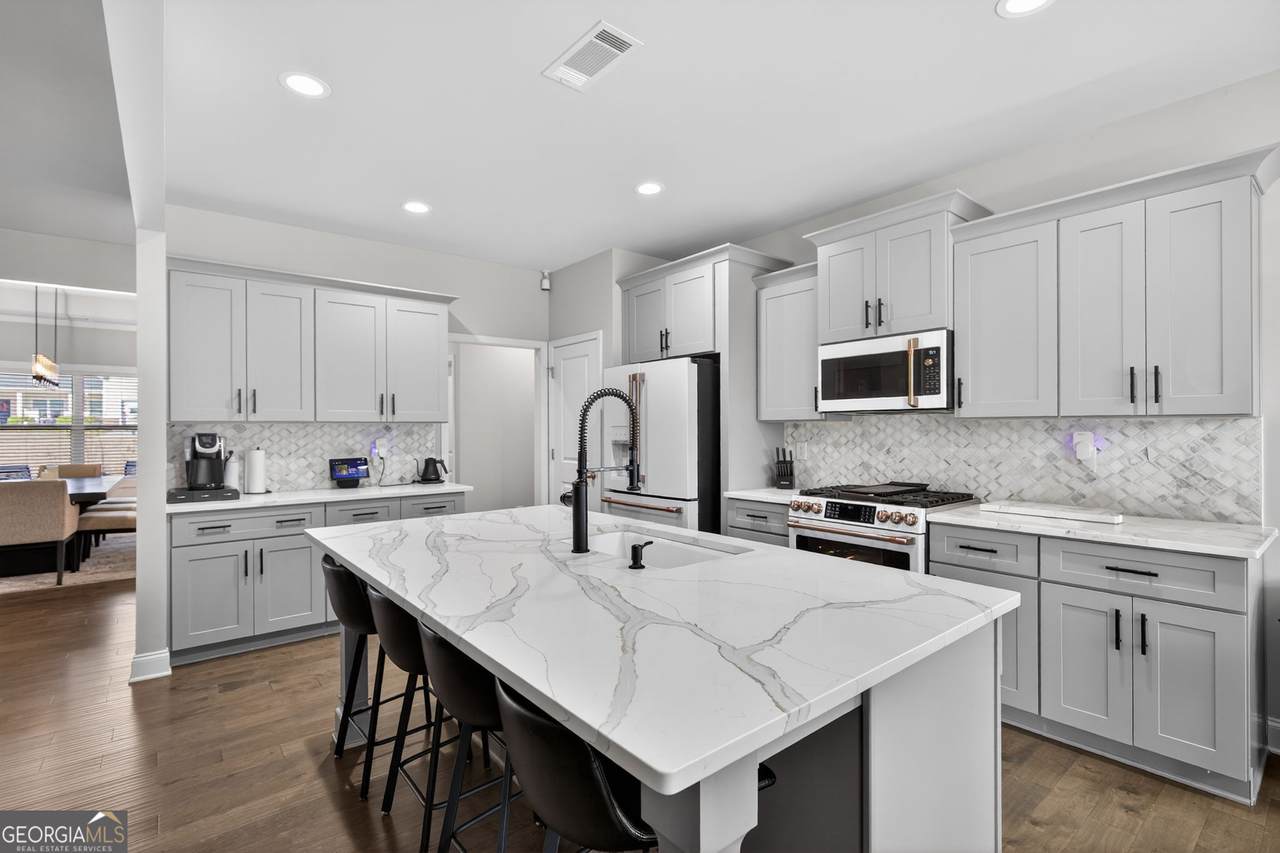 8624 St Andrews Parkway - Photo 1