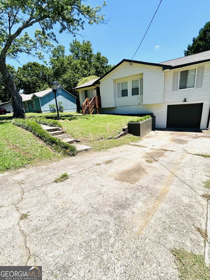 8908 Thomas Road - Photo 1