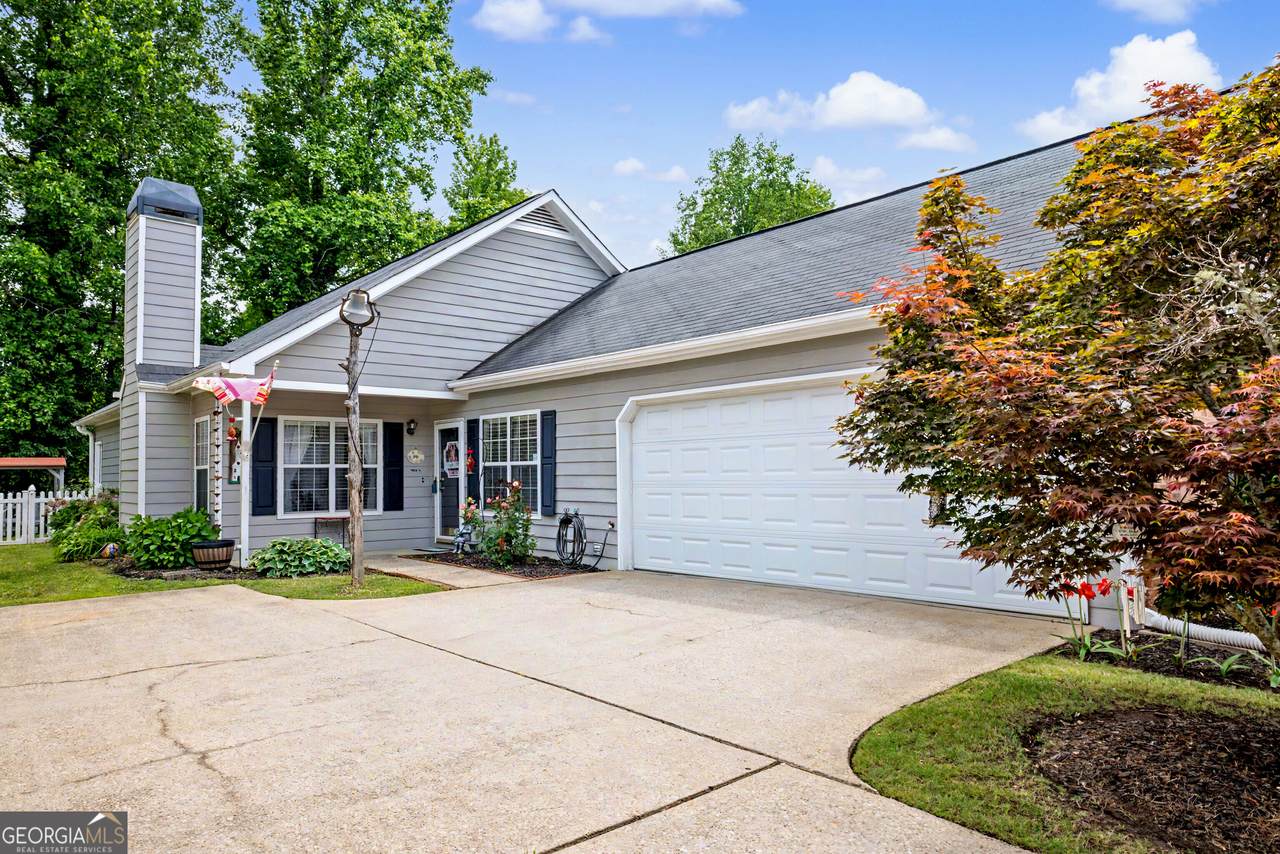 195 Woodgate Drive - Photo 1