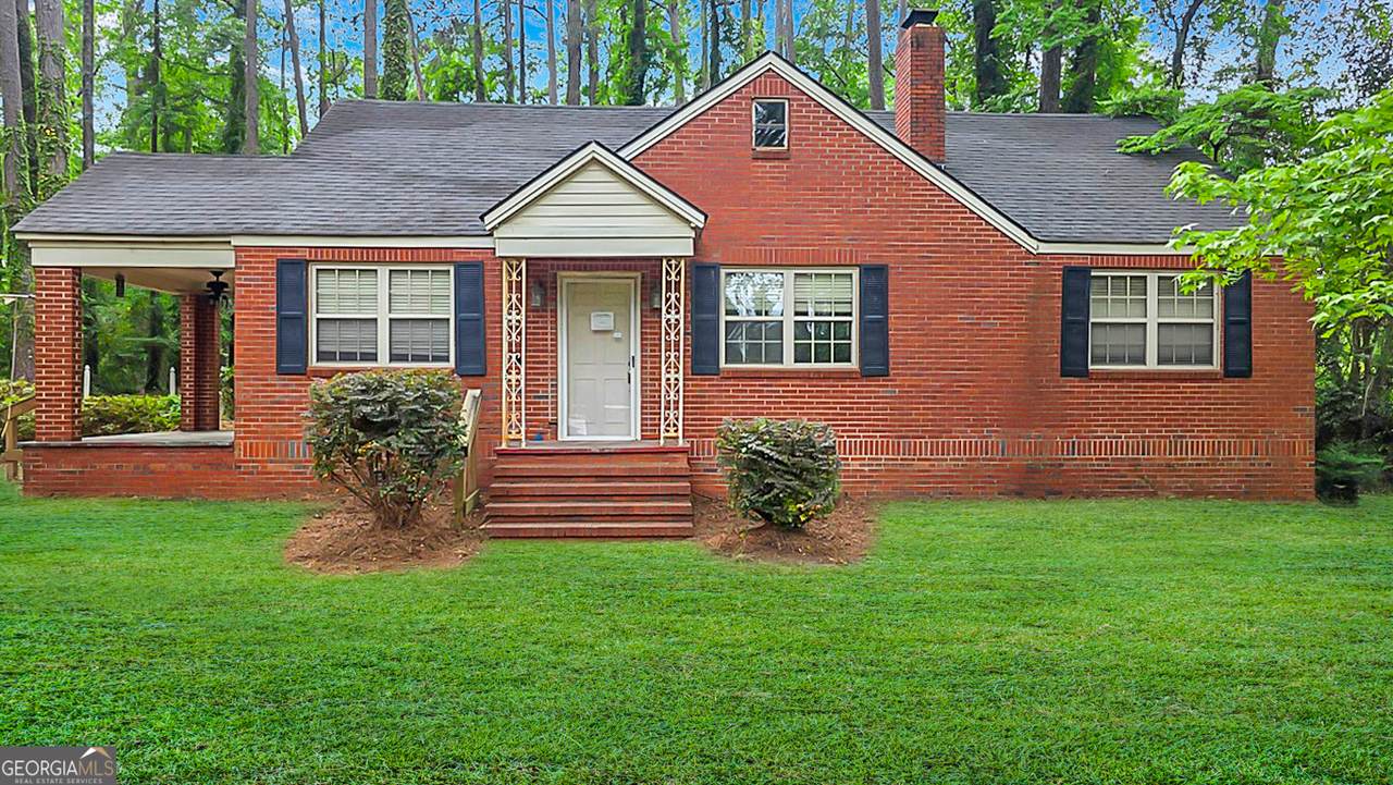 819 Hillcrest Drive - Photo 1