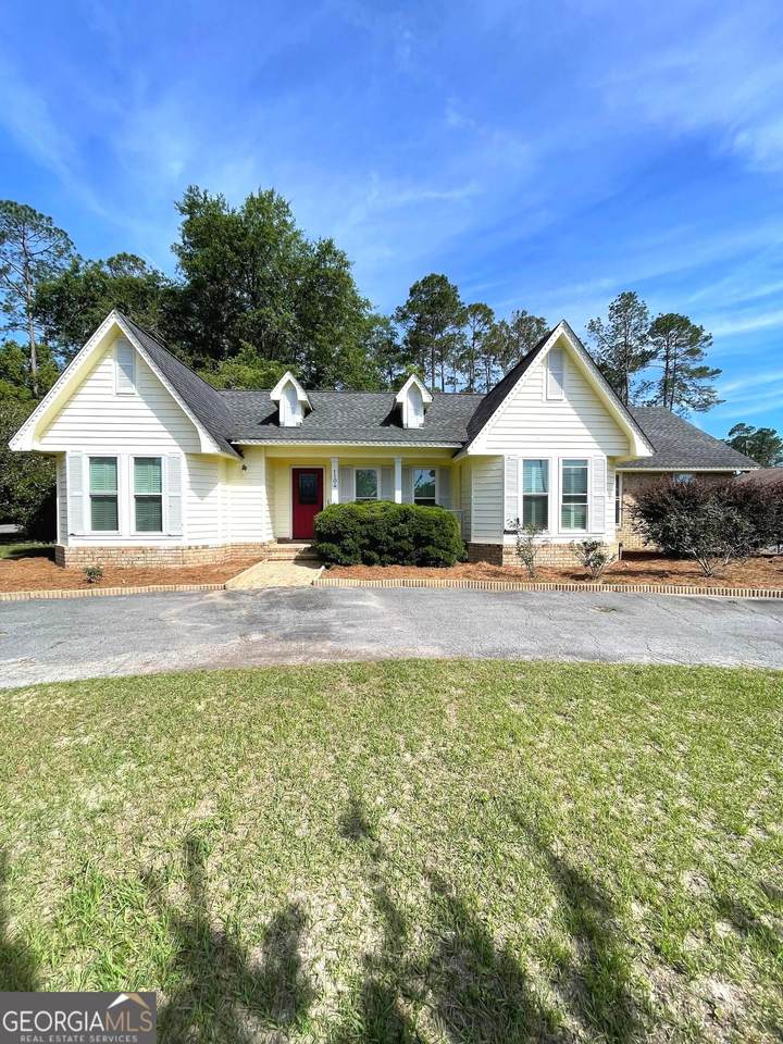 1104 Lakeview Drive - Photo 1