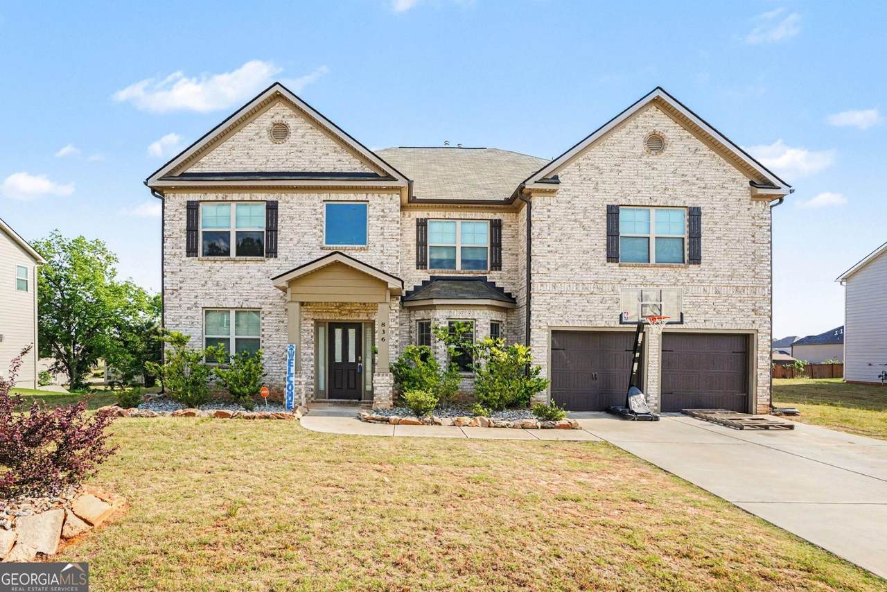 836 Graeme Drive - Photo 1