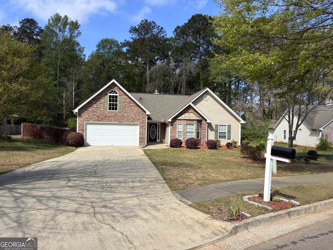 317 Peachtree Circle - Photo 1
