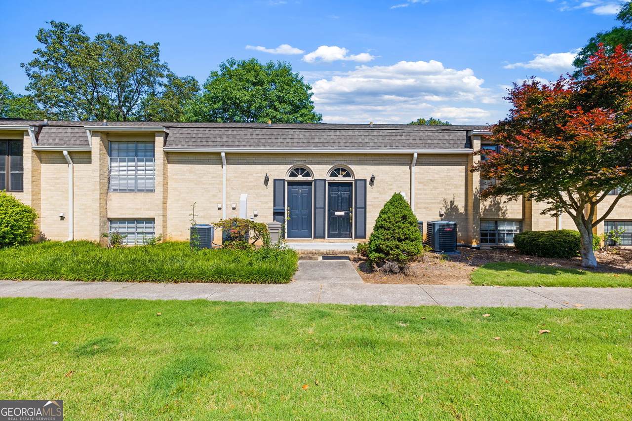 5400 Roswell Road - Photo 1