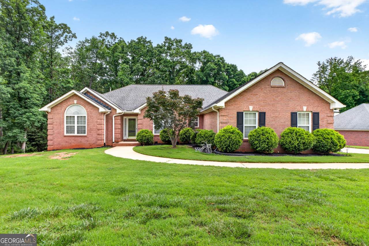 196 Ashley Drive - Photo 1
