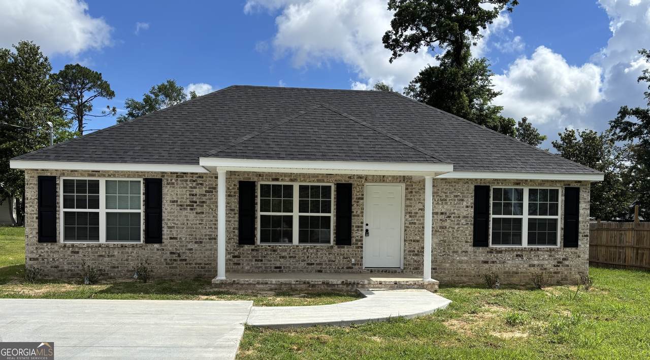 304 E 6th Street - Photo 1