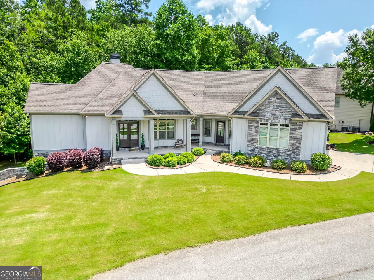 415 Vanderbilt Parkway - Photo 1