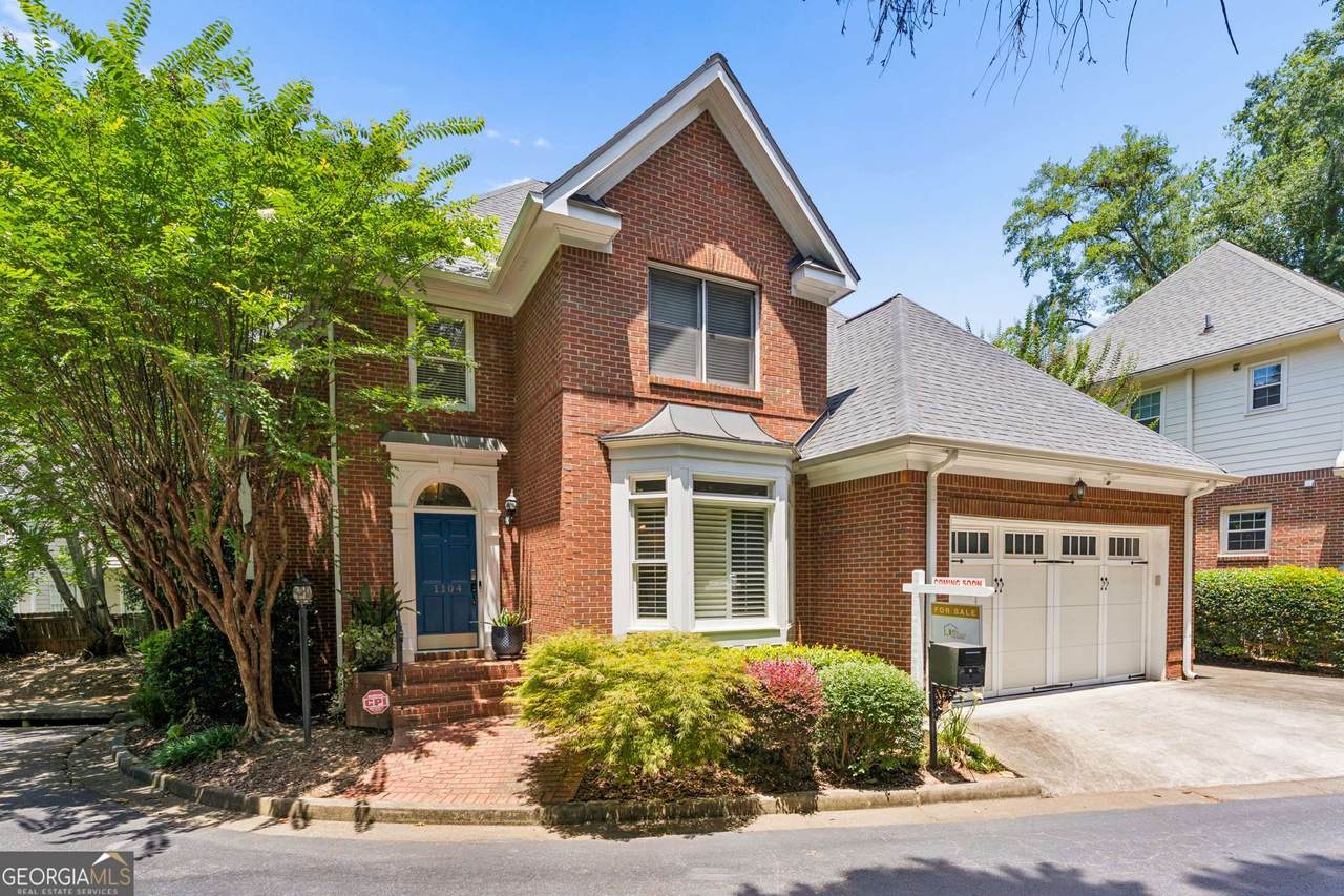 1104 Chantilly Crescent - Photo 1