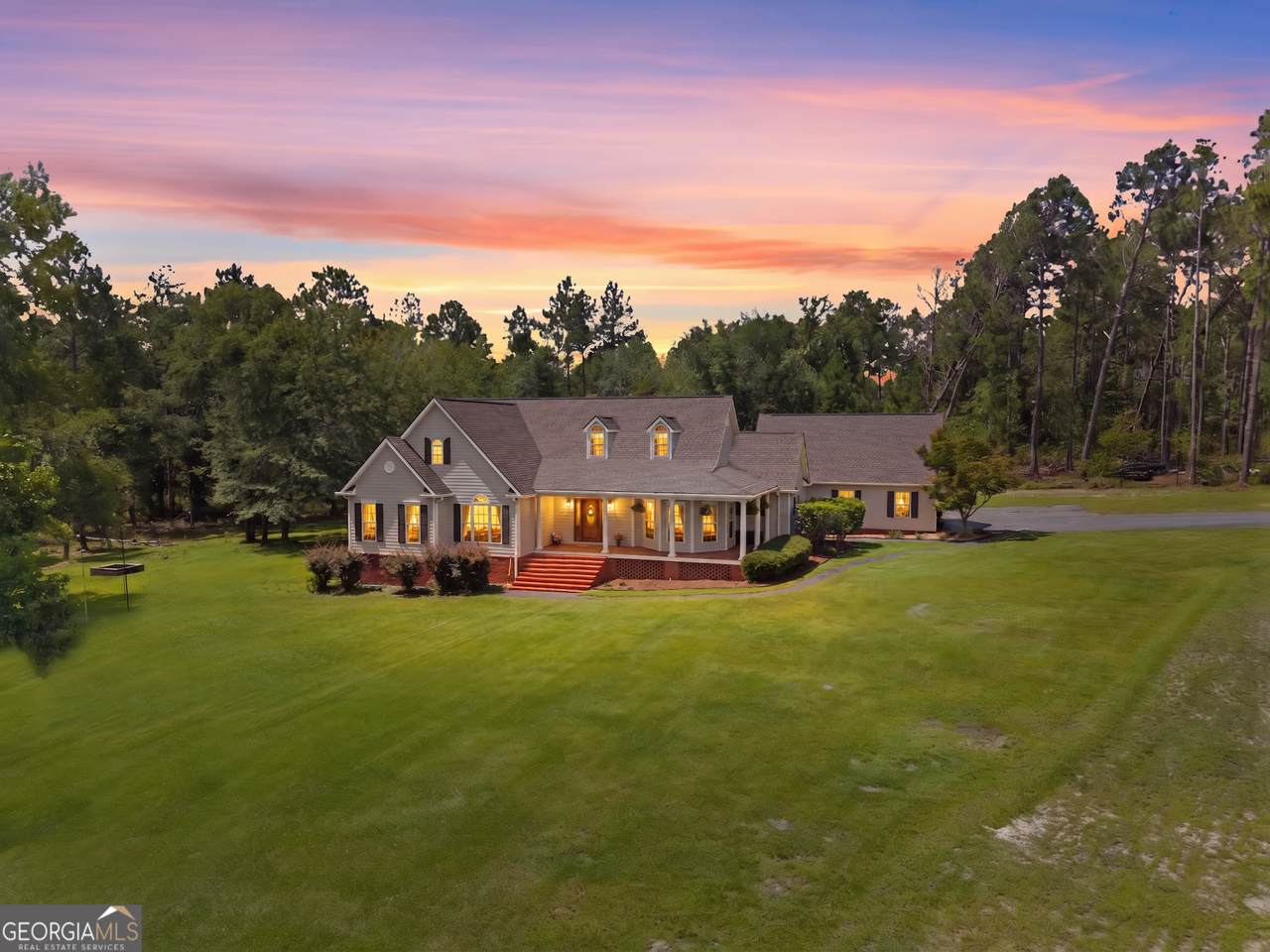 220 Pinewood Drive - Photo 1