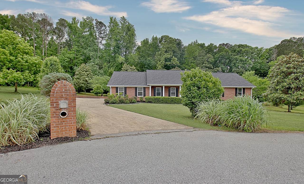 105 Walden Way - Photo 1