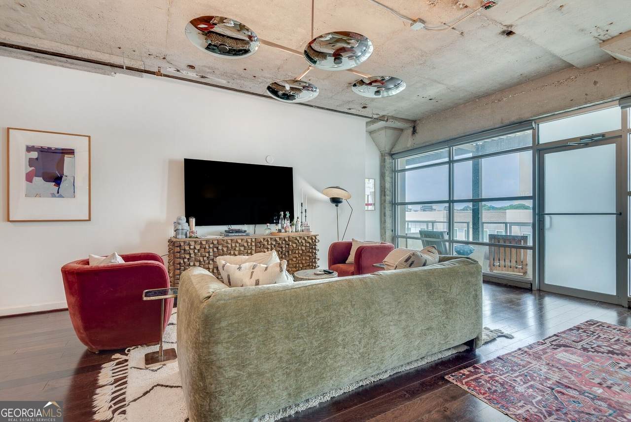 890 Memorial Drive - Photo 1