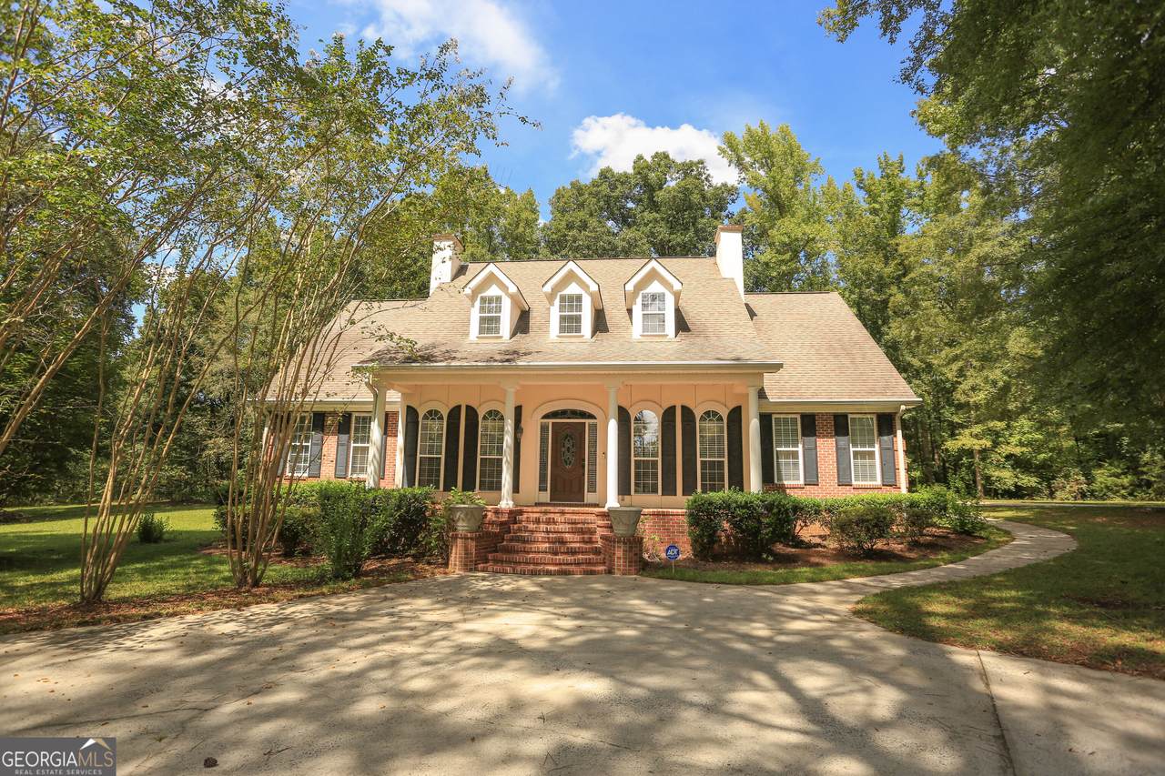 421 Creekside Drive - Photo 1