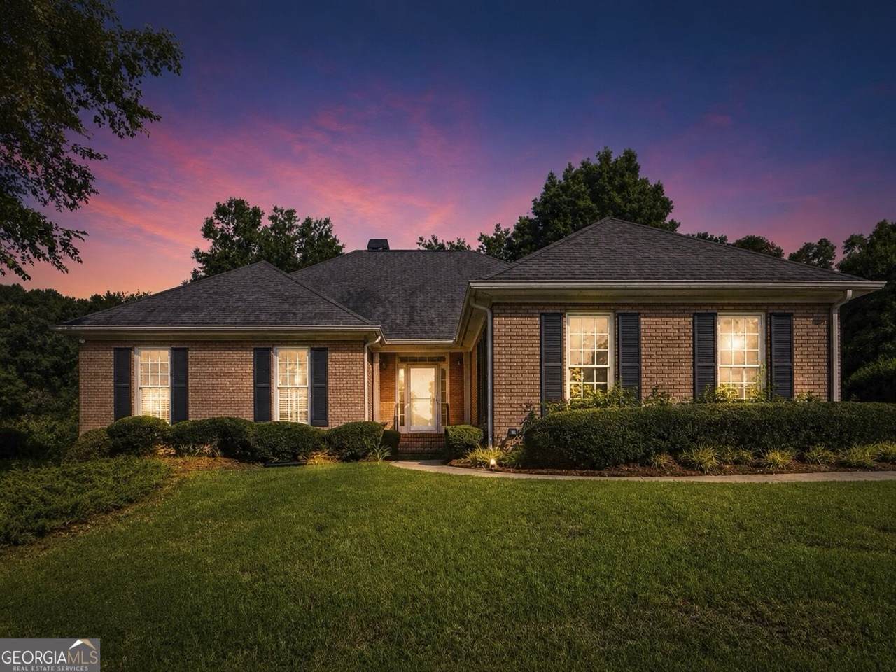 611 Iris Lane - Photo 1