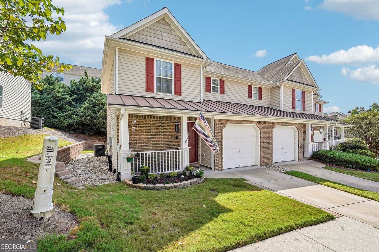 546 Fox Creek Crossing - Photo 1