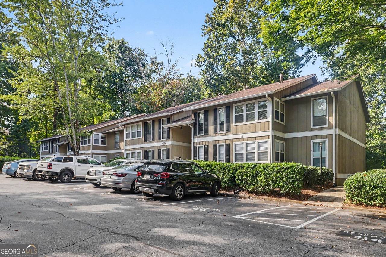 5157 Roswell Road - Photo 1