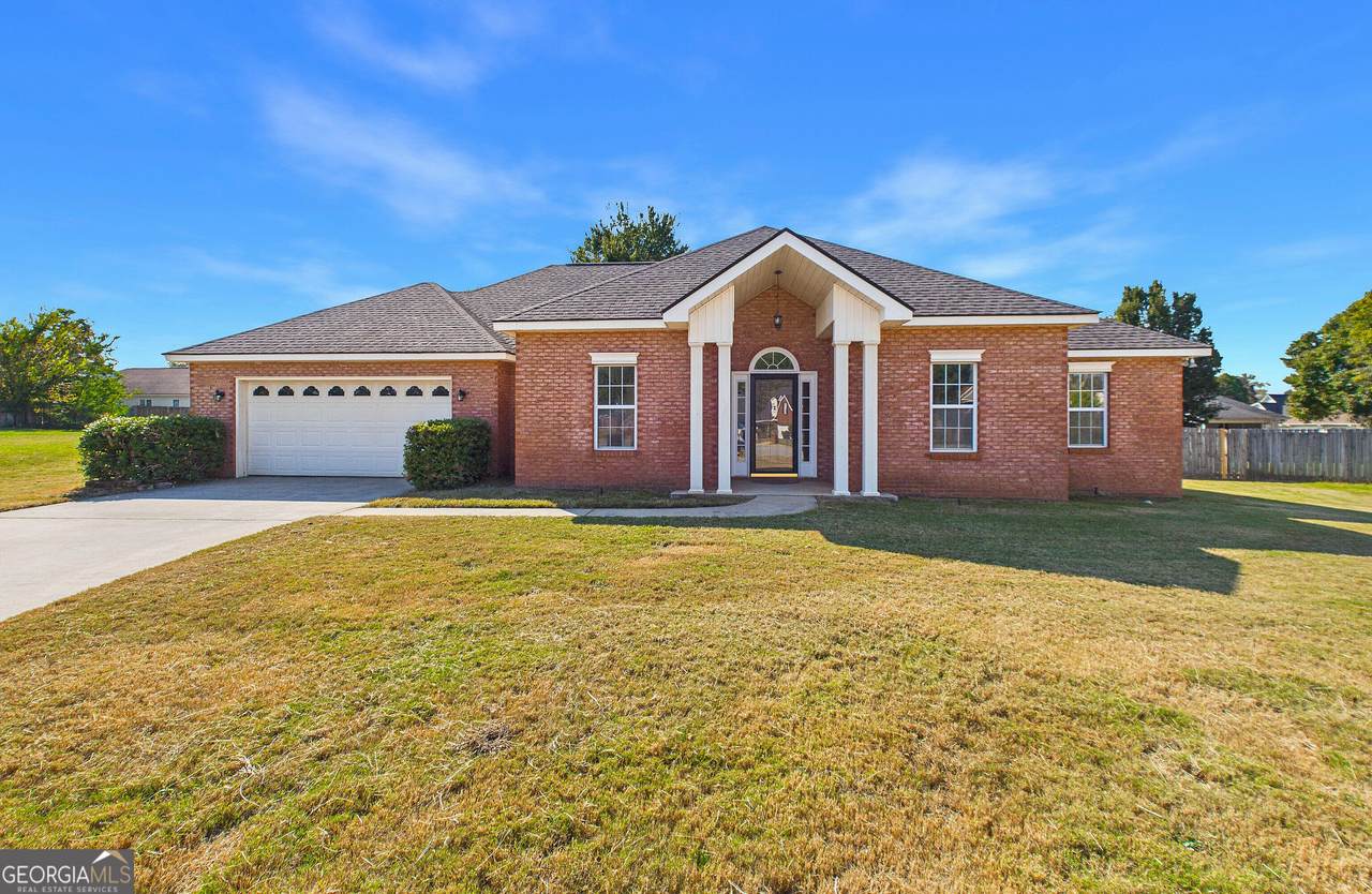 305 Thornwood Drive - Photo 1
