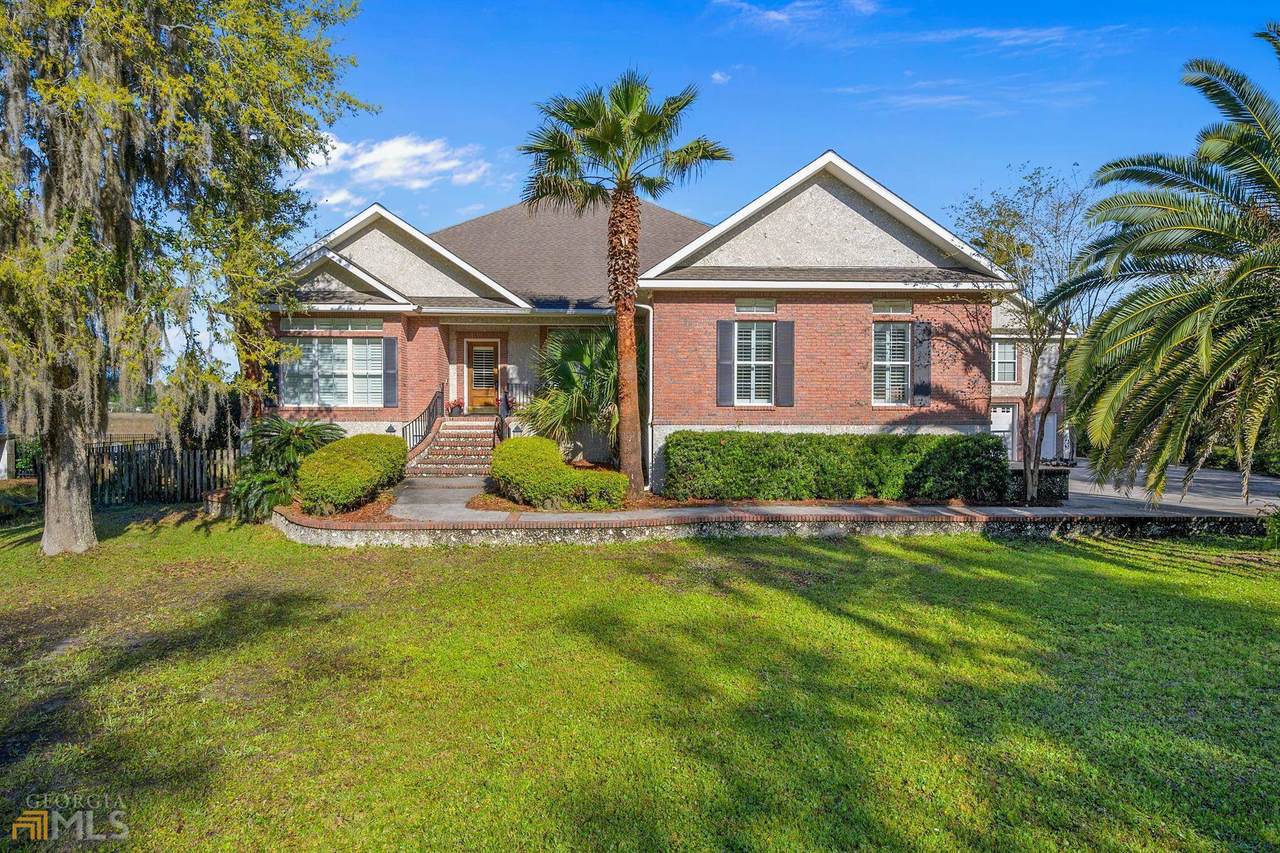 915 Riverview Drive - Photo 1