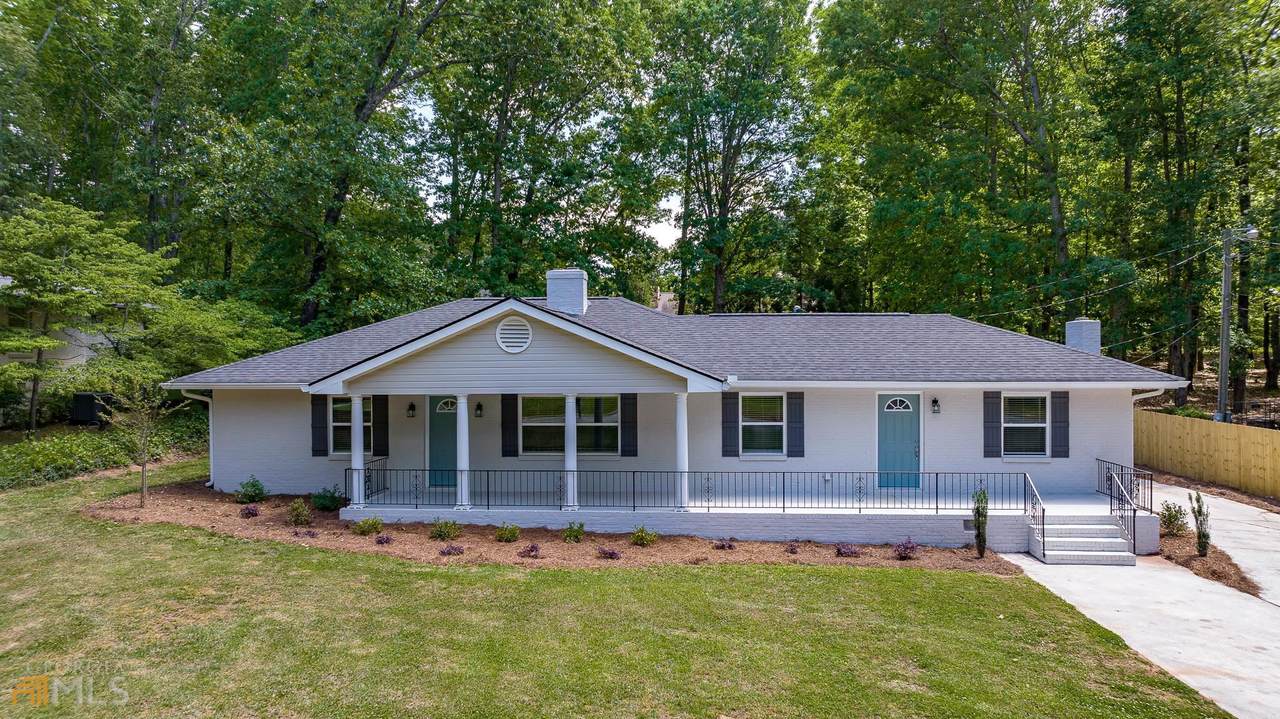 320 Pine Circle - Photo 1