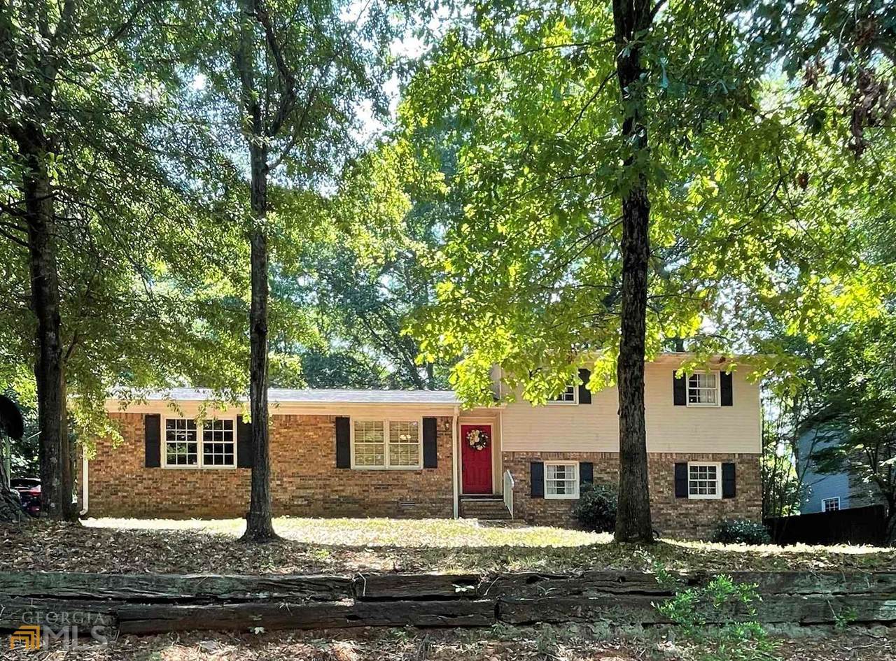 527 University Circle - Photo 1