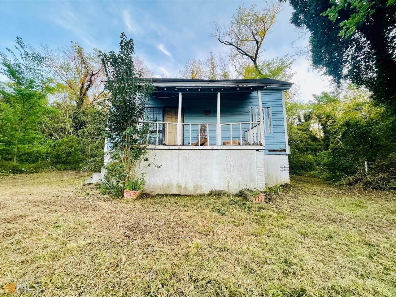 327 Cowan - Photo 1