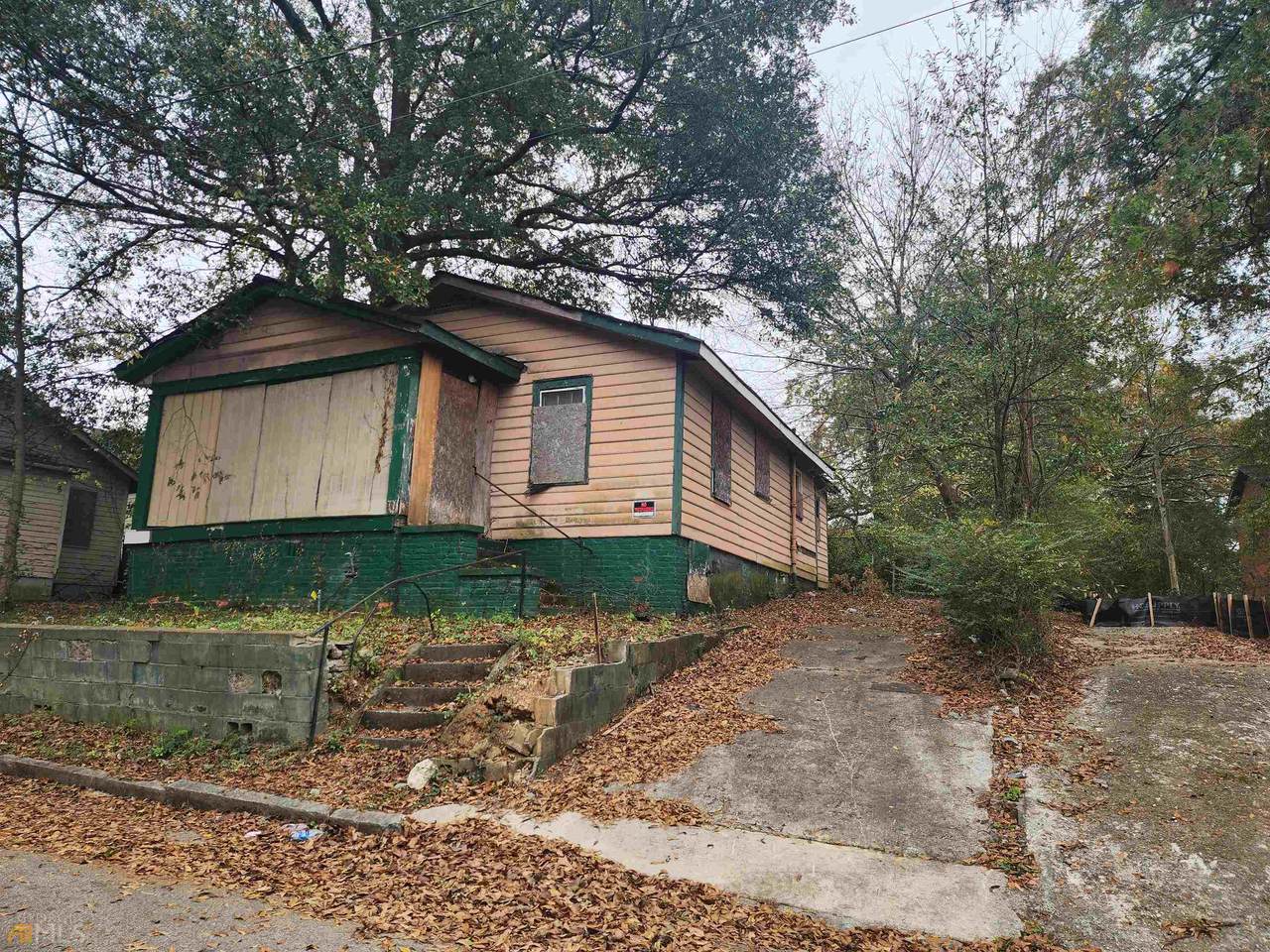 870 Beutell Street - Photo 1