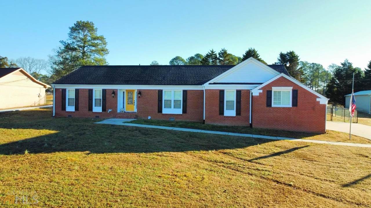 820 College Drive - Photo 1