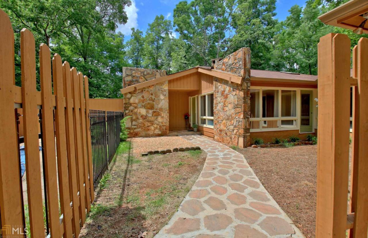136 Dana Dr - Photo 1