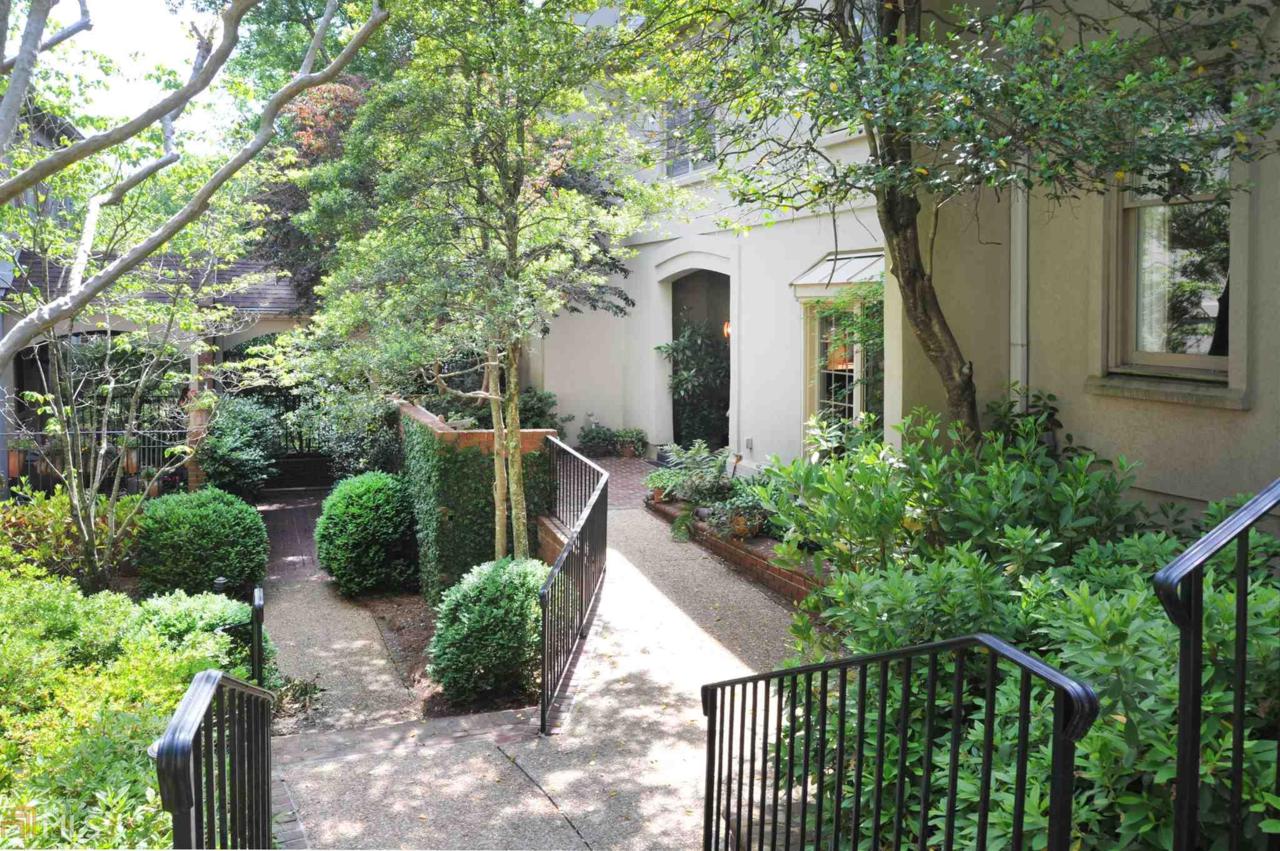 2525 Peachtree Rd - Photo 1