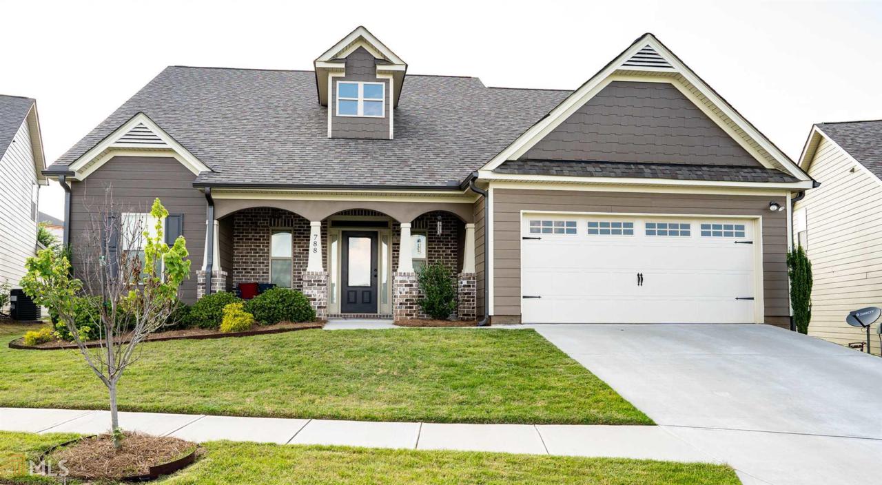 788 Holliman - Photo 1
