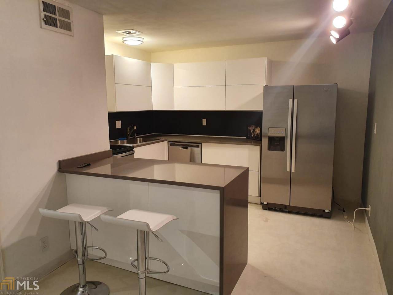 120 Alden Av - Photo 1