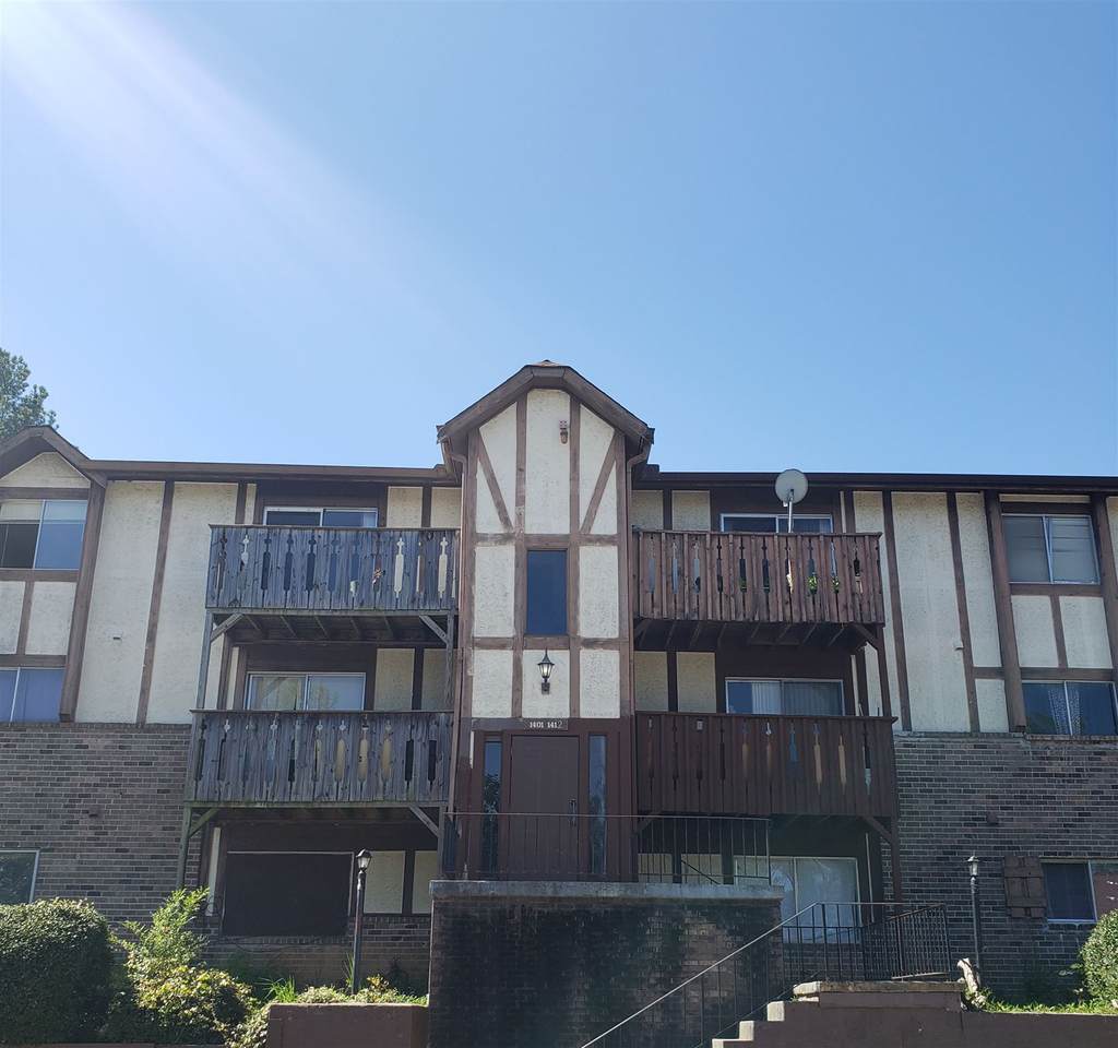 1409 Camelot Dr - Photo 1