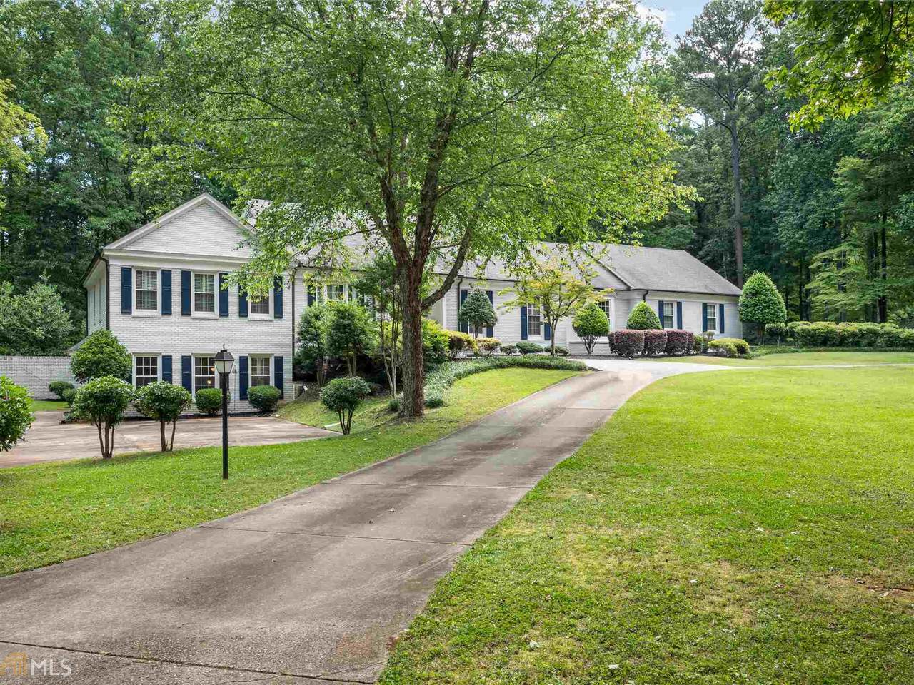 544 Maddux - Photo 1