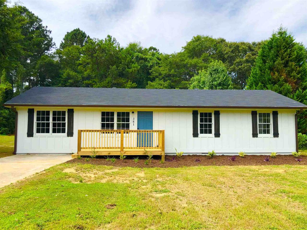 381 Meadowview Dr - Photo 1